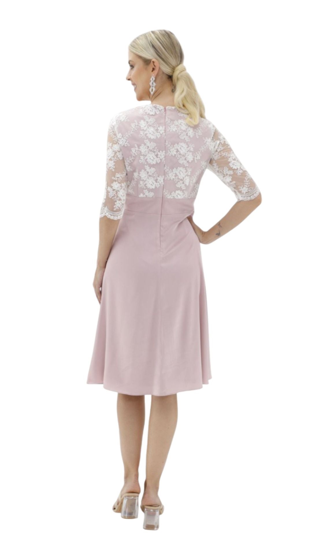 VESTIDO CORTO CON ENCAJE
