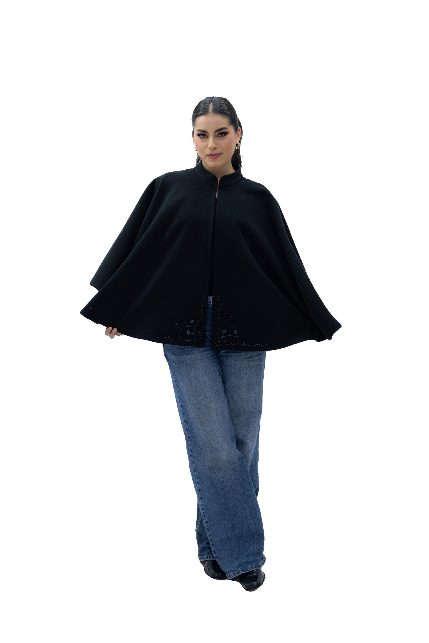 CAPA CON BROCHE EN CUELLO