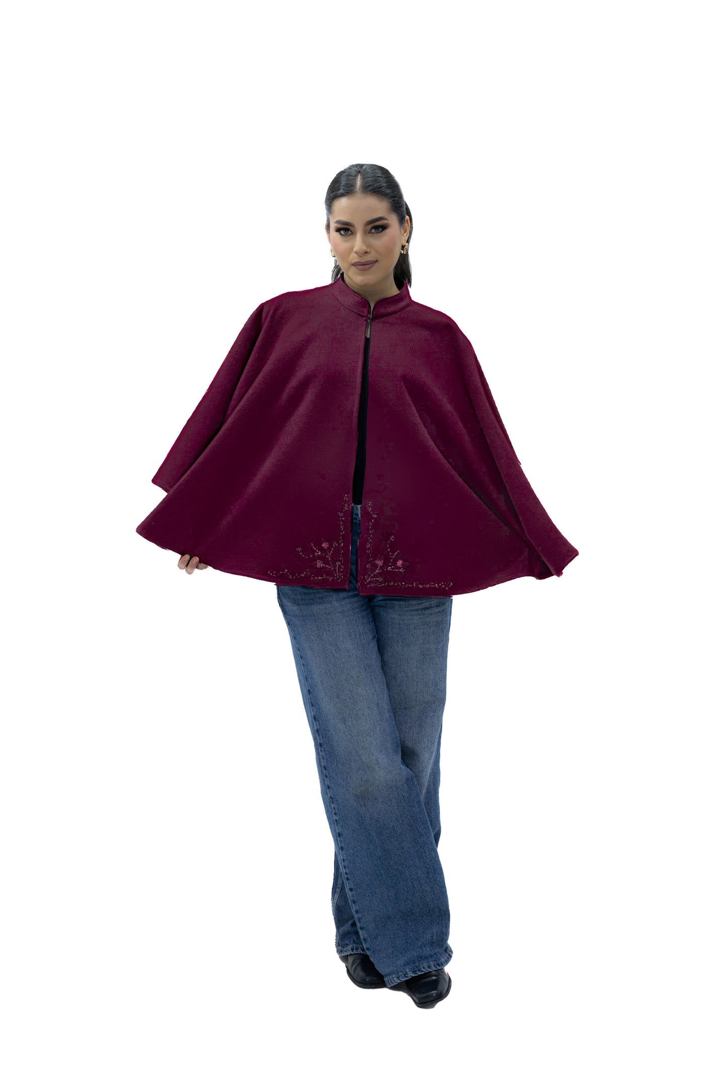 CAPA CON BROCHE EN CUELLO