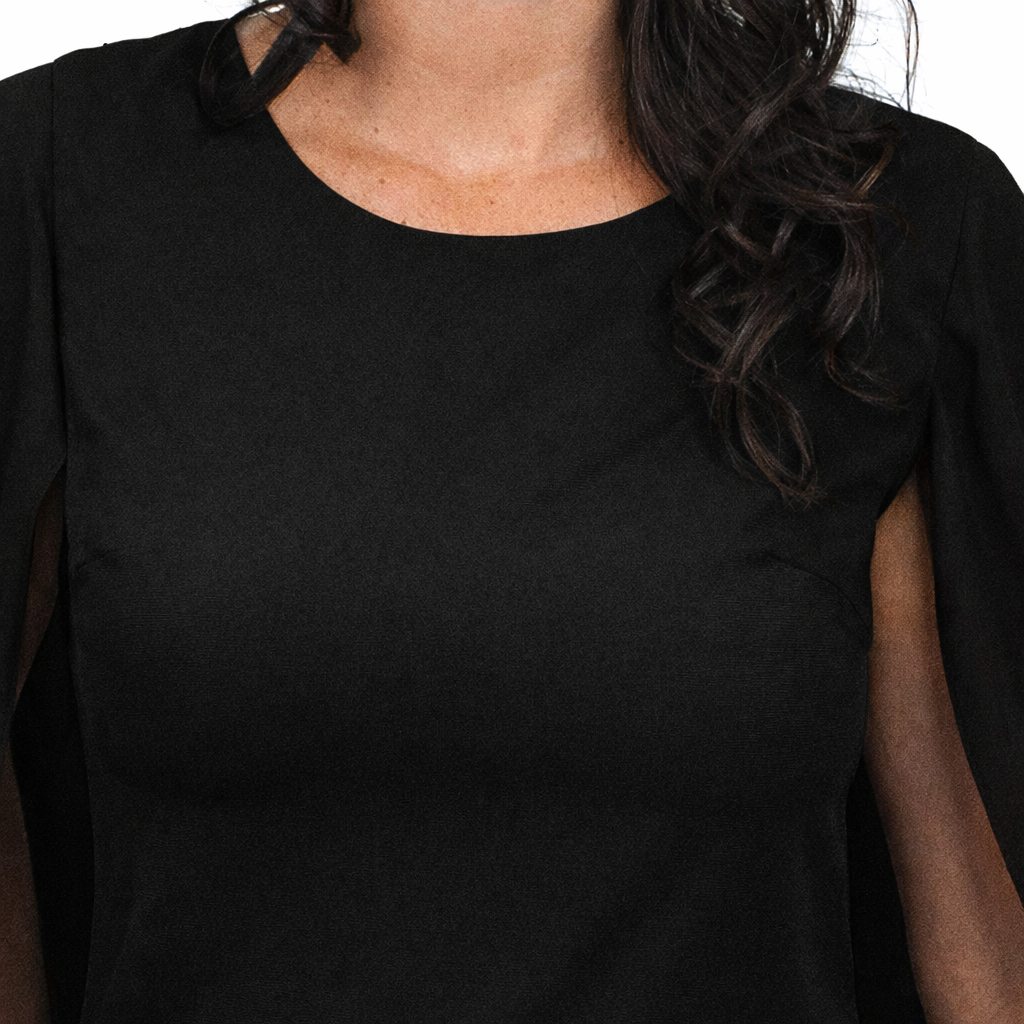 VESTIDO CORTO CON CAPA